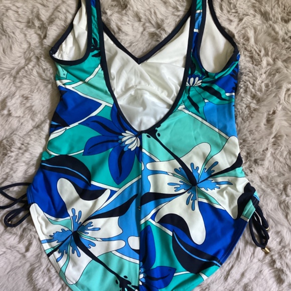 Women’s One Piece Swimsuit - Picture 3 of 6